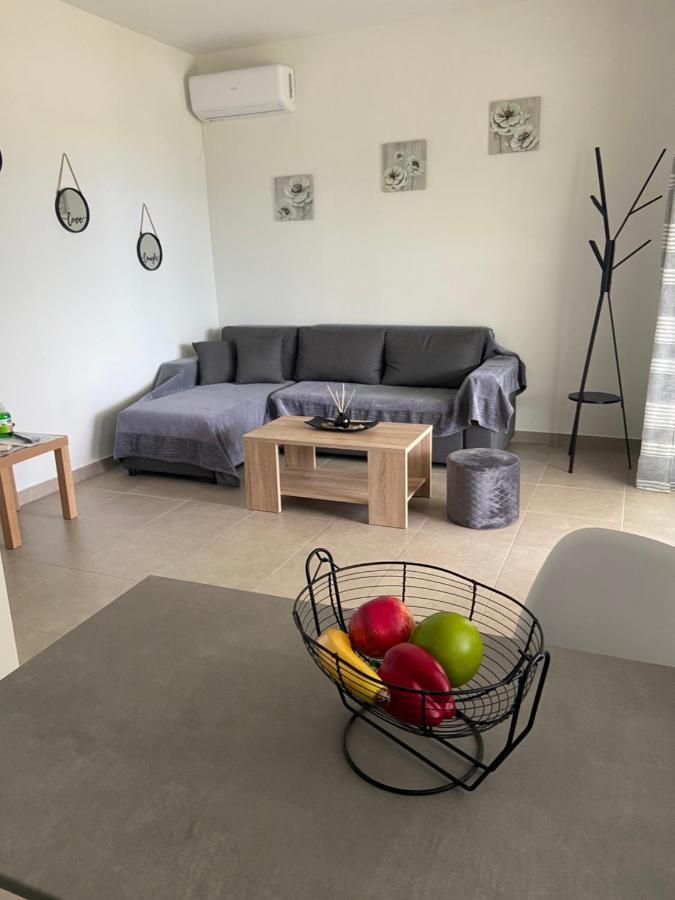 M & F House Villa Oropos Bagian luar foto
