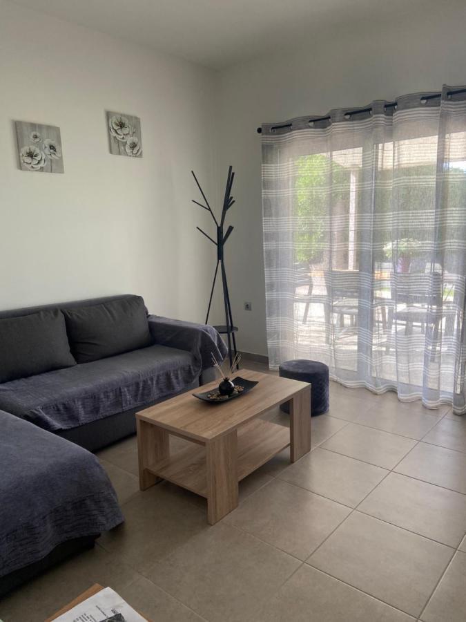 M & F House Villa Oropos Bagian luar foto